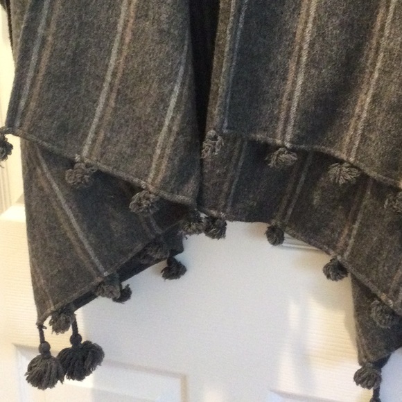 Gray striped open front poncho with tassels - Picture 2 of 6